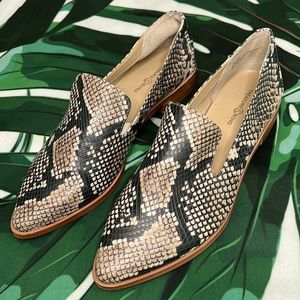Treasure and bond black cream snake print flats